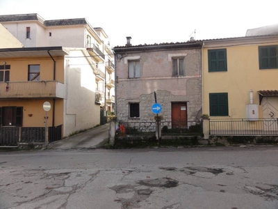 Casa Indipendente in vendita a Ceccano via Madonna del Carmine, 17