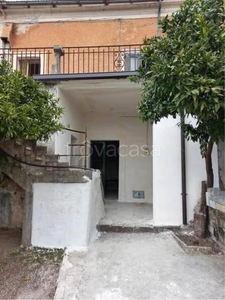 Casa Indipendente in vendita a Cervaro via Acquacandida
