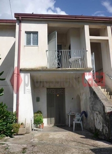 Casa Indipendente in vendita a Cervaro via Collecedro, 1