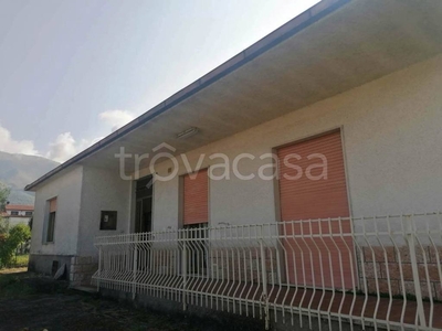 Casa Indipendente in vendita a Cervaro via Colli, 13