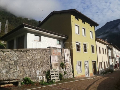 Casa Indipendente in vendita a Chiusaforte via Campolaro, 30