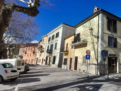 Casa Indipendente in vendita a Collepardo piazza Aldo Moro, 1