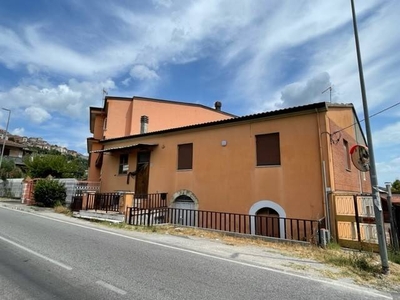 Casa Indipendente in vendita a Ferentino via Stazione