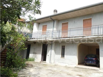 Casa Indipendente in vendita a Frosinone via impradessa