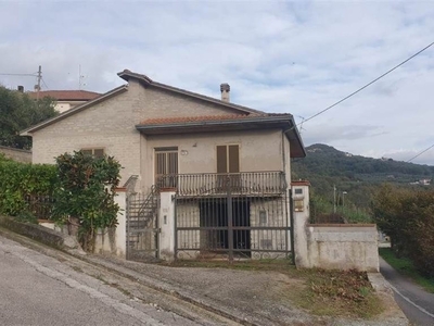 Casa Indipendente in vendita a Isola del Liri via Capitino, 170