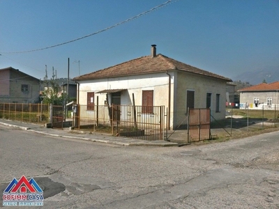 Casa Indipendente in vendita a Isola del Liri via Samucito