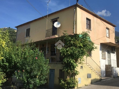 Casa Indipendente in vendita a Piedimonte San Germano via vallicella