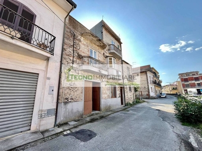 Casa Indipendente in vendita a Pontecorvo piazza Annunziata