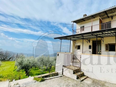 Casa Indipendente in vendita a Rocca d'Arce via Grimaldi, 2