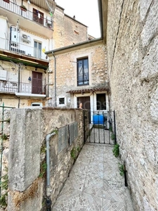 Casa Indipendente in vendita a Roccasecca via Santa Maria Vecchia, 10