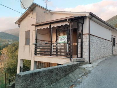 Casa Indipendente in vendita a San Vittore del Lazio via Canala, 25