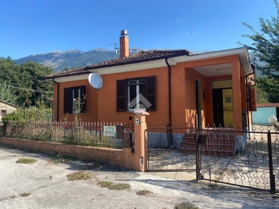 Casa Indipendente in vendita a Sora strada Statale avezzano-sora