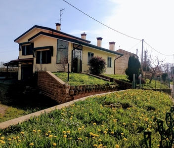 Casa indipendente in Via Pisacane - Rovigo