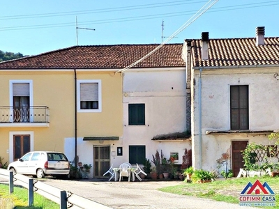 Casa Semindipendente in vendita a Isola del Liri via Vuotti