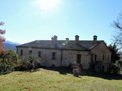 Casale In Vendita A Casole D'elsa Composto Da 18vani