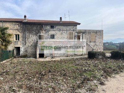 Casale in vendita a Pontecorvo contrada Vallario