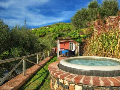 Cottage Paradiso con giardino e Jacuzzi privata