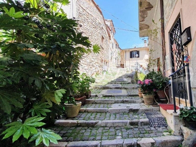 Intero Stabile in vendita a Patrica strada Comunale Nuova, 25