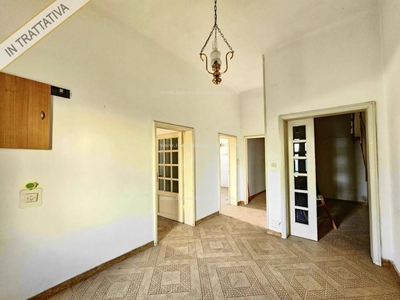 Palazzina terratetto con ingresso indipendente, libera su 2 lati, disposta su 2 livelli (P.T. e ...