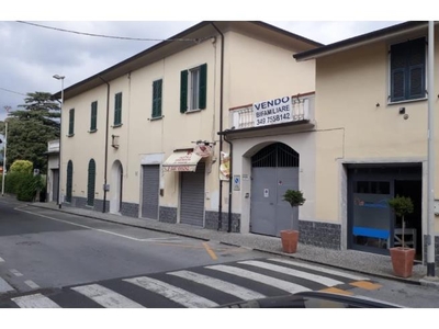 Palazzo/Stabile in vendita a Sarzana, Frazione Marinella Di Sarzana, Via Luigi Cadorna 12
