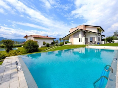 Villa di 300 mq in vendita Via Carducci, Manerba del Garda, Lombardia