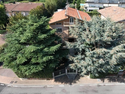Villa di 395 mq in vendita Via Dolarici, 3, Desenzano del Garda, Lombardia