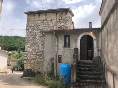 Rustico in vendita a Rocca d'Arce loc. Marconi, 21