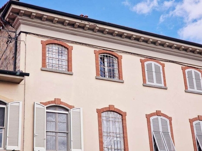 Townhouse for Sale in Capannori Center: Spacious and Renovated