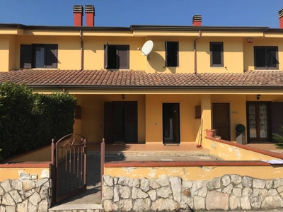 Villa a Schiera in vendita a Cervaro via Valle di Fionda, 1