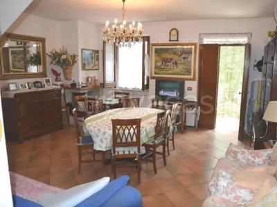 Villa a Schiera in vendita a Torre Cajetani via San Benedetto