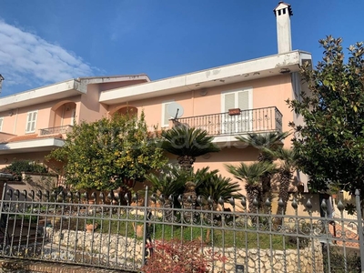 Villa Bifamiliare in in vendita da privato a Frosinone via dei Peligni, 10