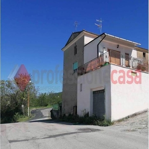 Villa Bifamiliare in vendita a Cervaro via Sprumaro, 38