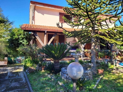 Villa Bifamiliare in vendita a Gallinaro via Rio Molle, 469