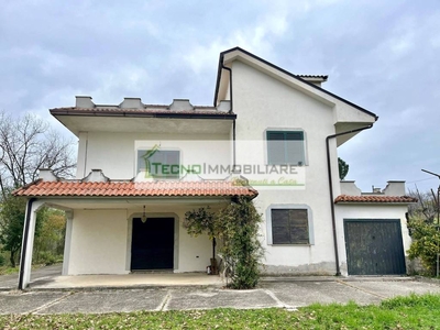 Villa Bifamiliare in vendita a Pontecorvo contrada Melfi di Sopra