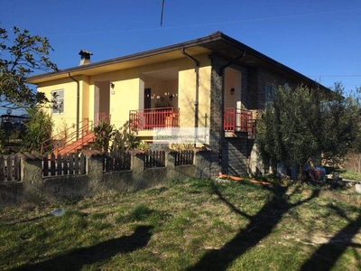 Villa Bifamiliare in vendita a Pontecorvo contrada Noci Giunte