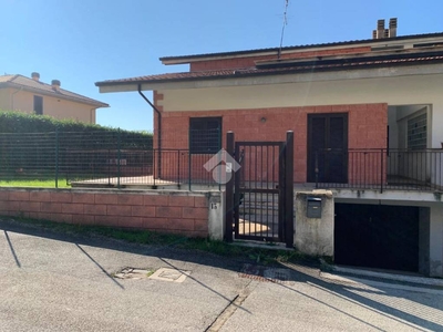 Villa Bifamiliare in vendita a San Donato Val di Comino via Roma