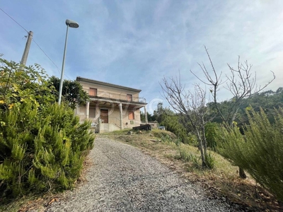 Villa in in vendita da privato a Sant'Ambrogio sul Garigliano strada Provinciale Acc. Sud s.Ambrogio sul Garigliano