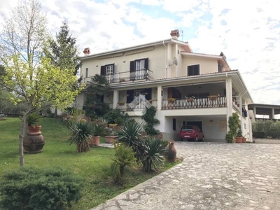 Villa in vendita a Cervaro via colle di fionda, 11