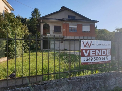 Villa in vendita a Isola del Liri via Fontechiari, 15
