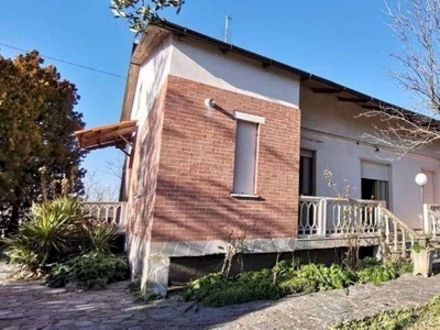 Villa in Vendita a Montegrosso d'Asti via Santo Stefano