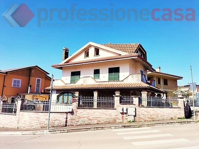 Villa in vendita a Piedimonte San Germano via Enrico Loris