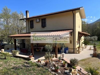 Villa in vendita a Pontecorvo contrada Sant'Oliva