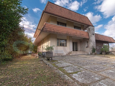 Villa in vendita a Sora via Madonna Della Quercia