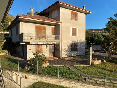 Villa in vendita a Sora via Salita dei Pini, 24