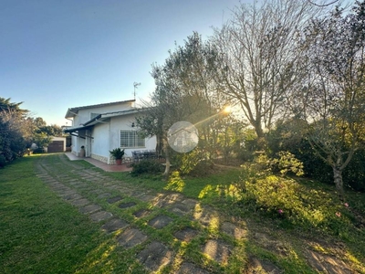 Villa in vendita a Terracina via delle rose, 264