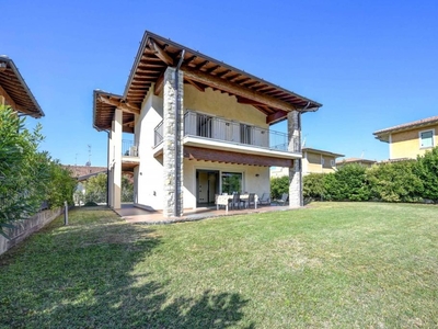 Prestigiosa villa di 206 mq in vendita, Via Gazzolo, Manerba del Garda, Brescia, Lombardia