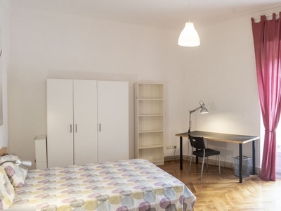 Accogliente camera in affitto in appartamento con 6 camere da letto a Parioli, Roma