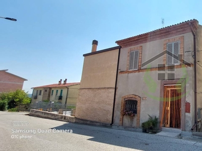 Casa indipendente con terrazzo a Massignano