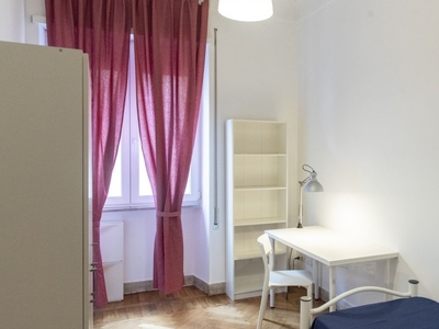 Luminosa stanza in affitto in appartamento con 6 camere da letto a Parioli