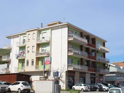 Appartamento con sottotetto e posto auto, via Verrotti, Montesilvano